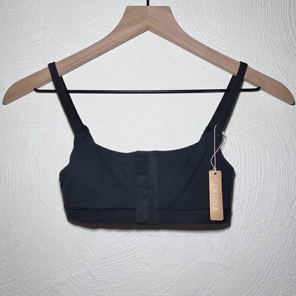 SKIMS Fits Everybody Adaptive Scoop Bralette in Onyx - Picture 2 of 6